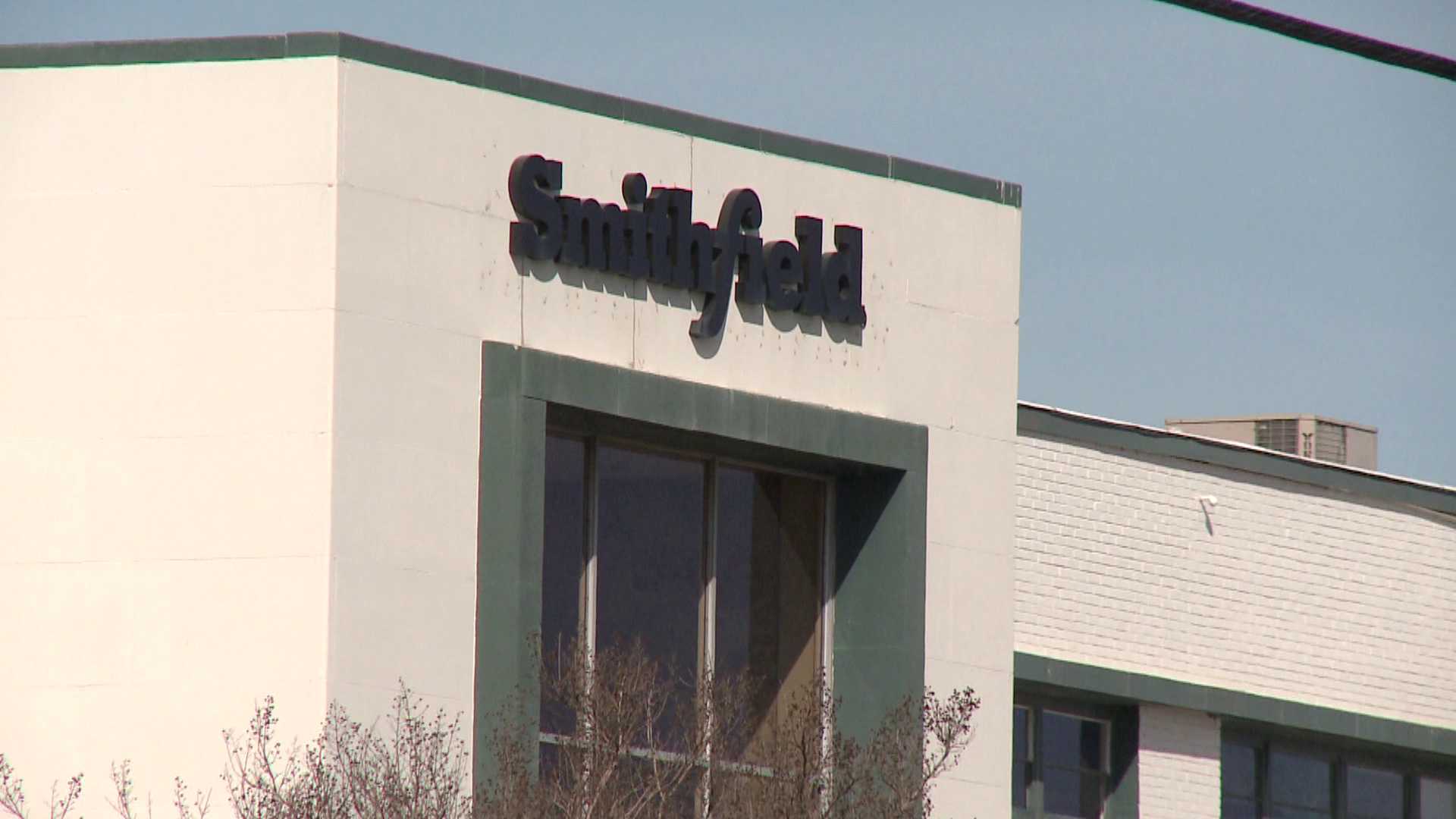 Senator sounds alarm about Smithfield Foods sale